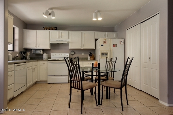 2730 East Cambridge Avenue Phoenix, AZ 85008 - Photo 8 of 22 Kitchen View 2