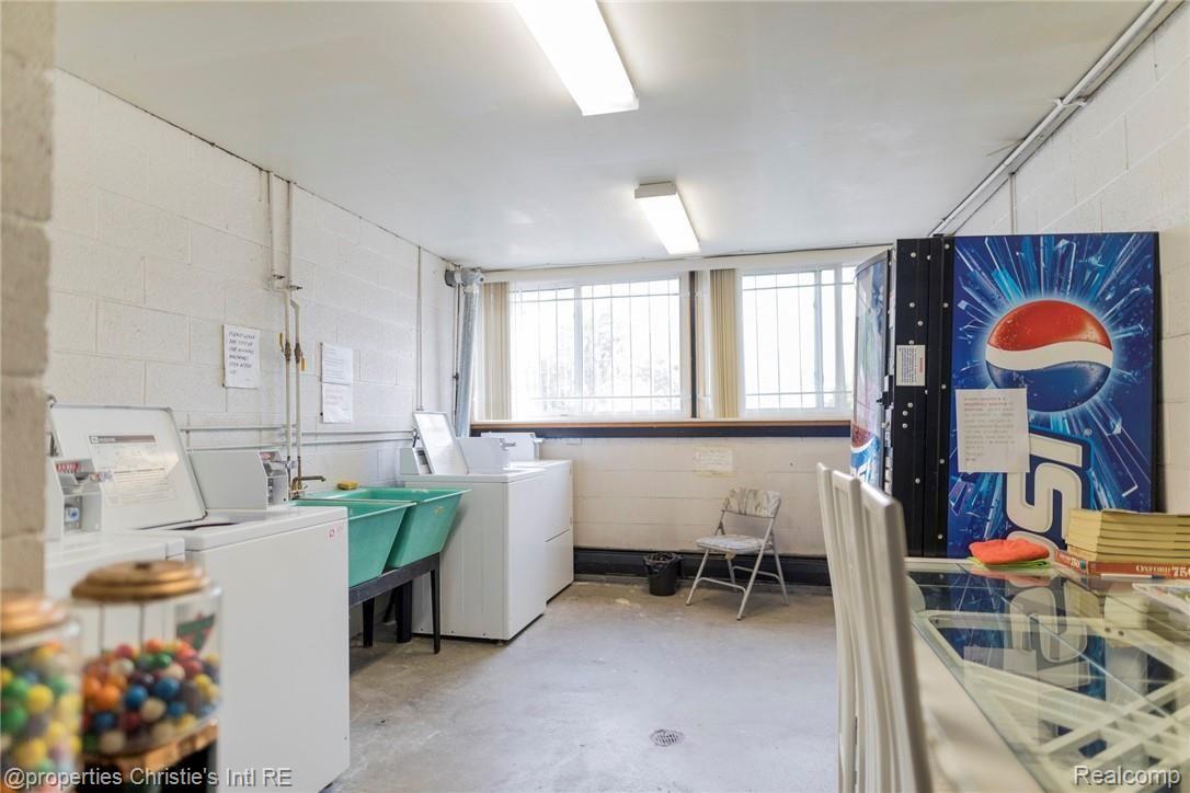 22320 West Seven Mile Road Detroit, MI 48219 - Photo 6 of 6 4O6A0920 (1).JPG