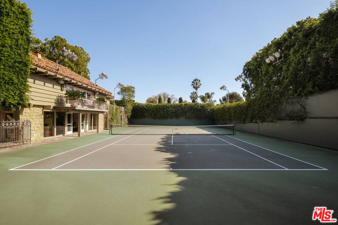 423 North Faring Road Los Angeles, CA 90077 - Photo 4 of 35