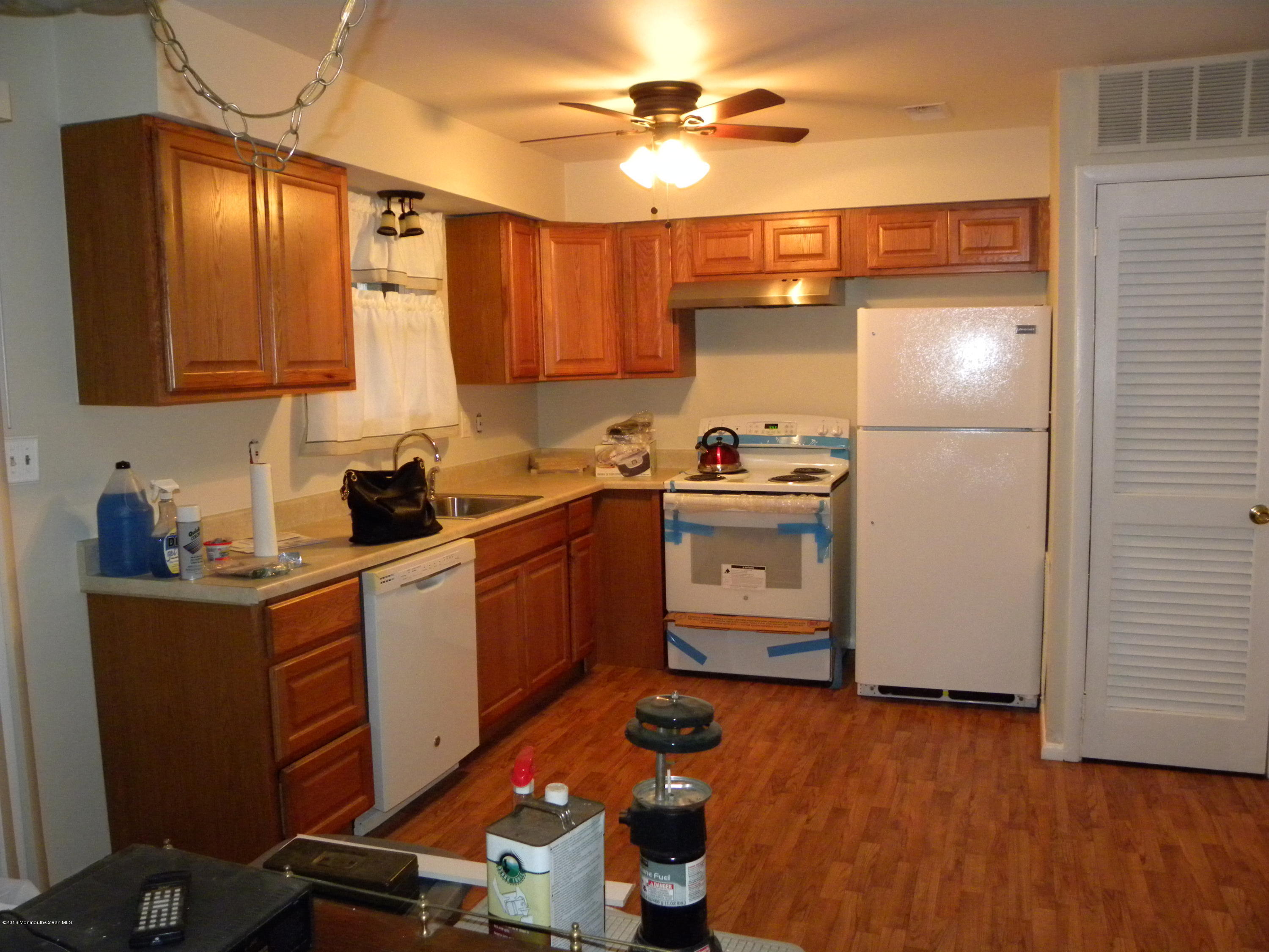 4 Greenwood Loop Road Brick, NJ 08724 - Photo 2 of 6 EAT-IN KITCHEN