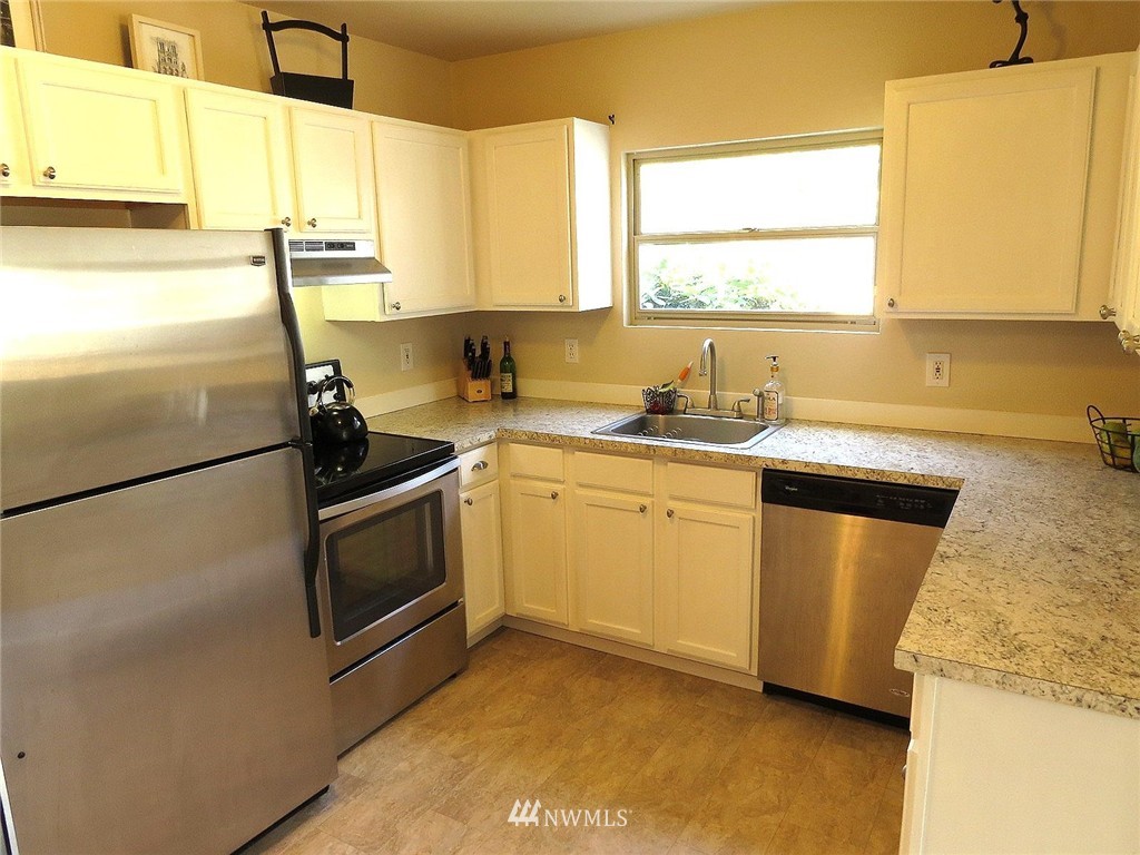 8406 John Dower Road Southwest Lakewood, WA 98499 - Photo 6 of 25 Gallery Image 6