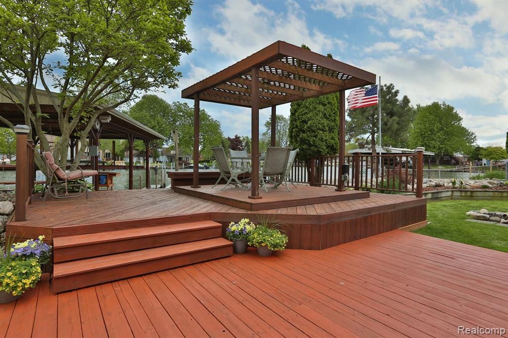 29445 South Gibraltar Road Gibraltar, MI 48173 - Photo 17 of 23