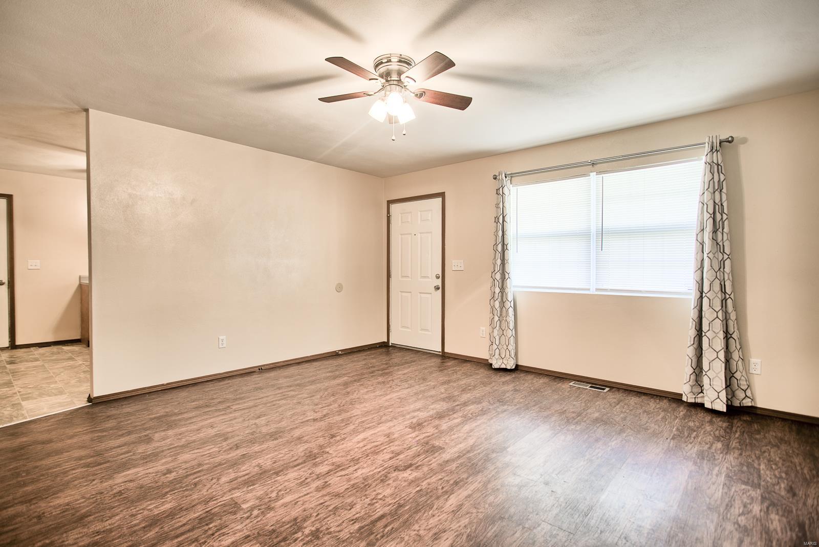 415 Riggin Road Troy, IL 62294 - Photo 3 of 23