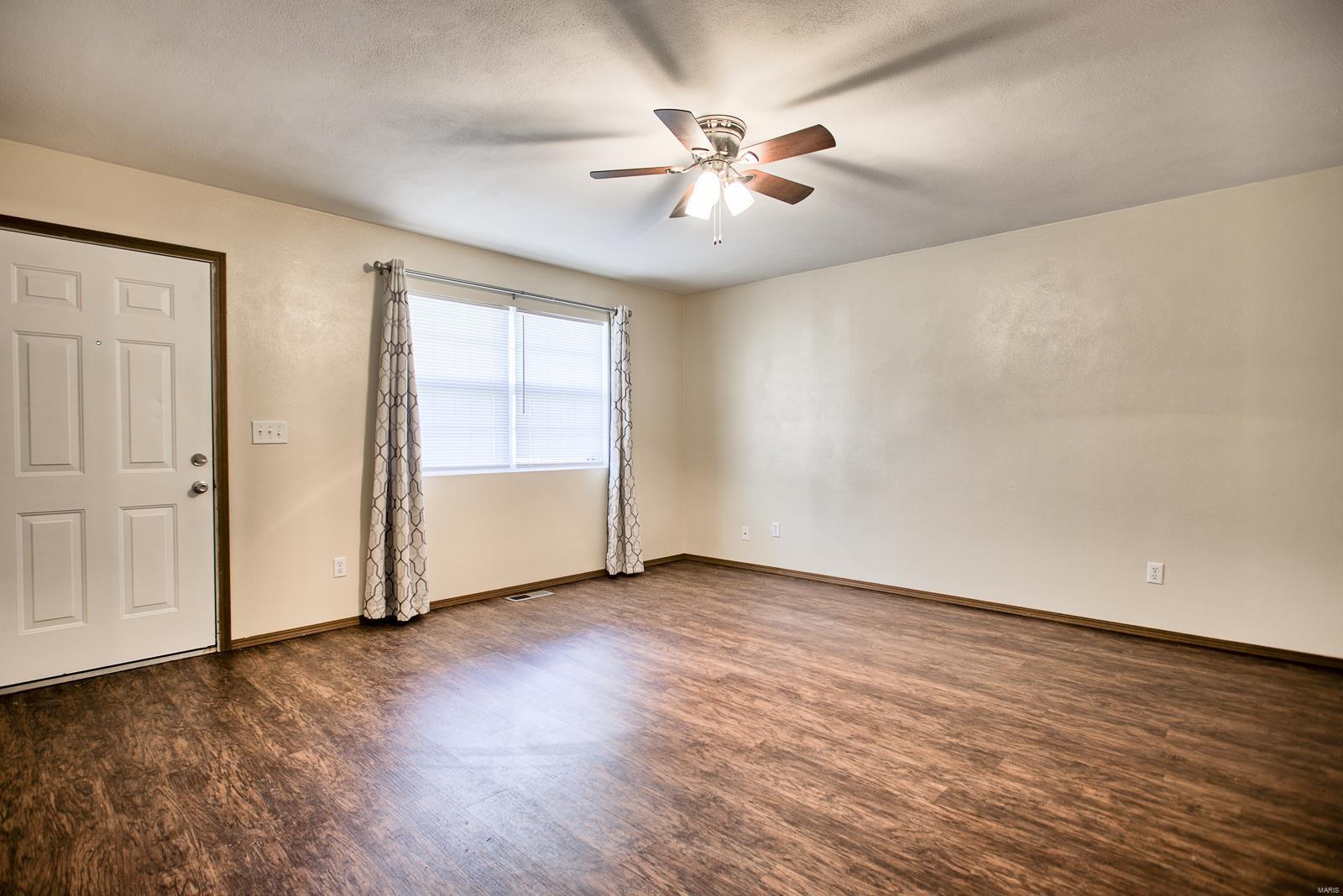 415 Riggin Road Troy, IL 62294 - Photo 4 of 23