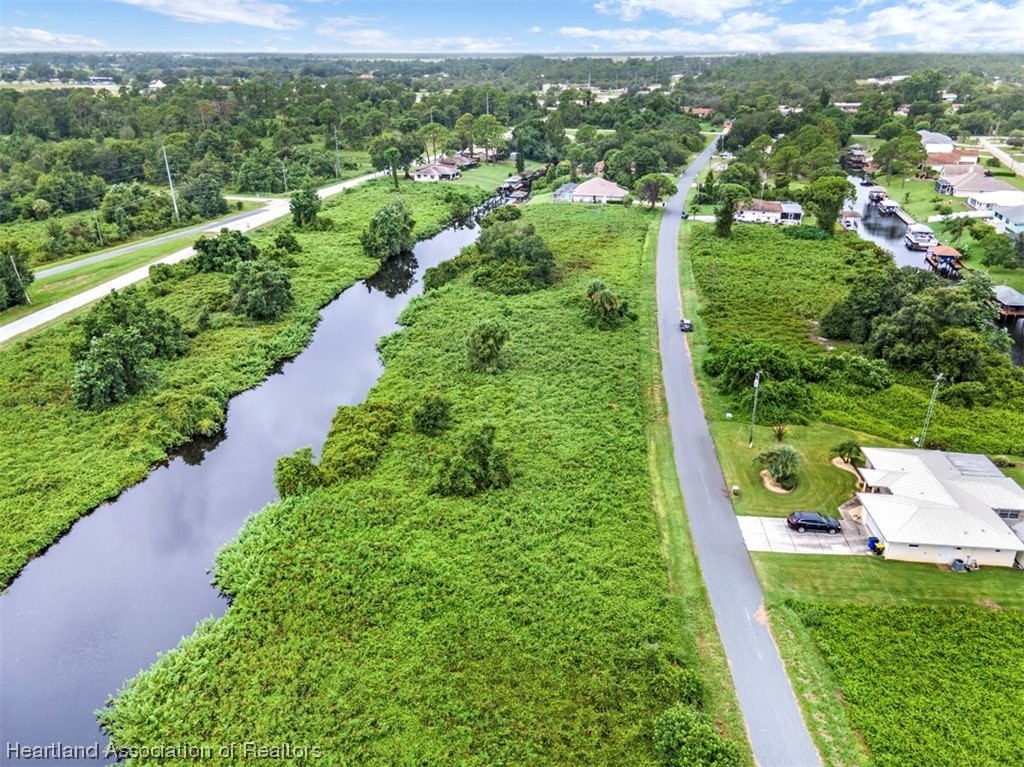 129 Mango Road Northeast Lake Placid, FL 33852 - Photo 3 of 7 Gallery Image 3