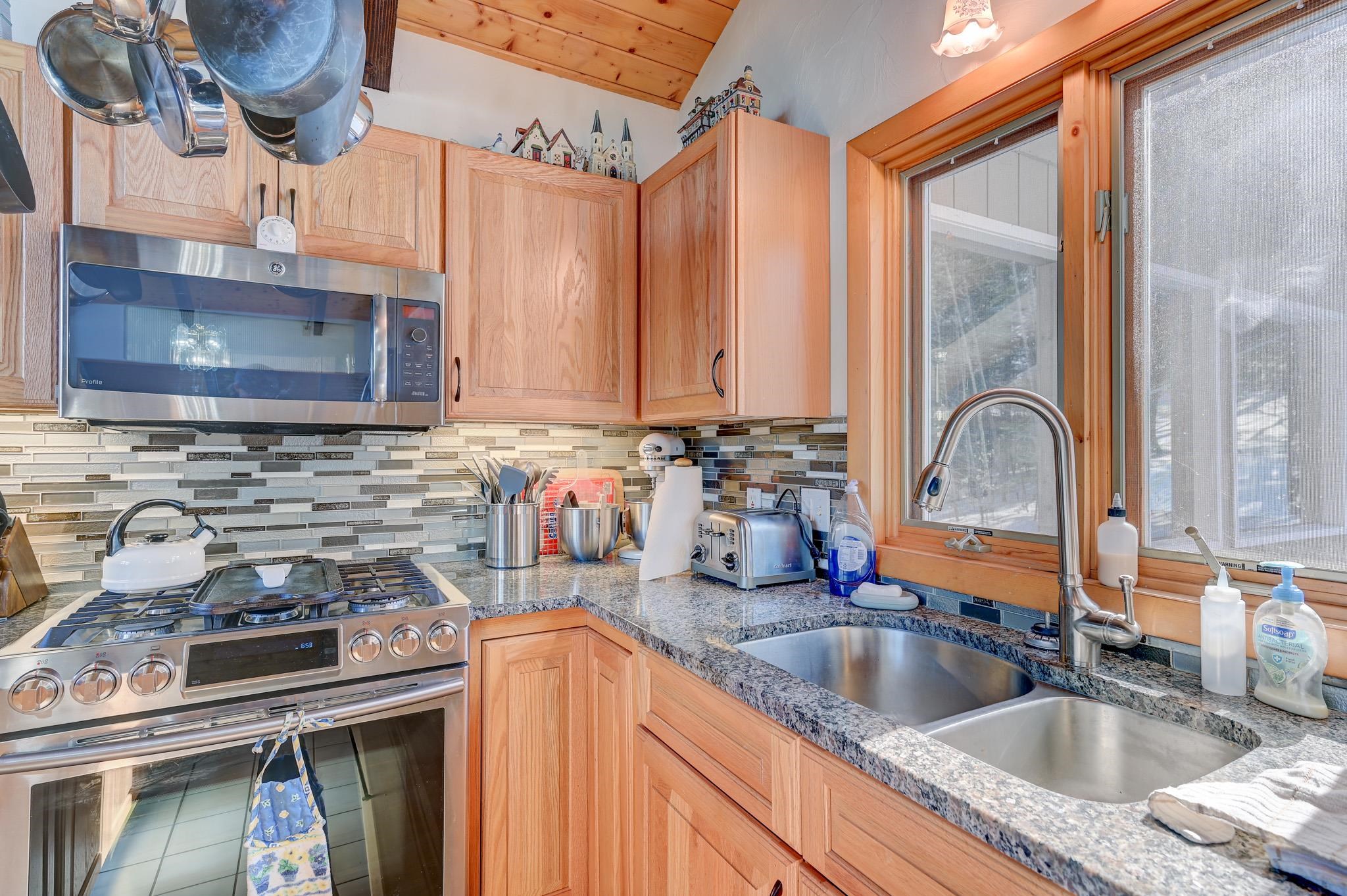 19 Munchen Place Intervale, NH 03845 - Photo 15 of 37