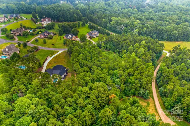 a view of a tennis court