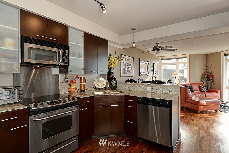 159 Denny Way, Unit 613 Seattle, WA 98109 - Photo 4 of 11