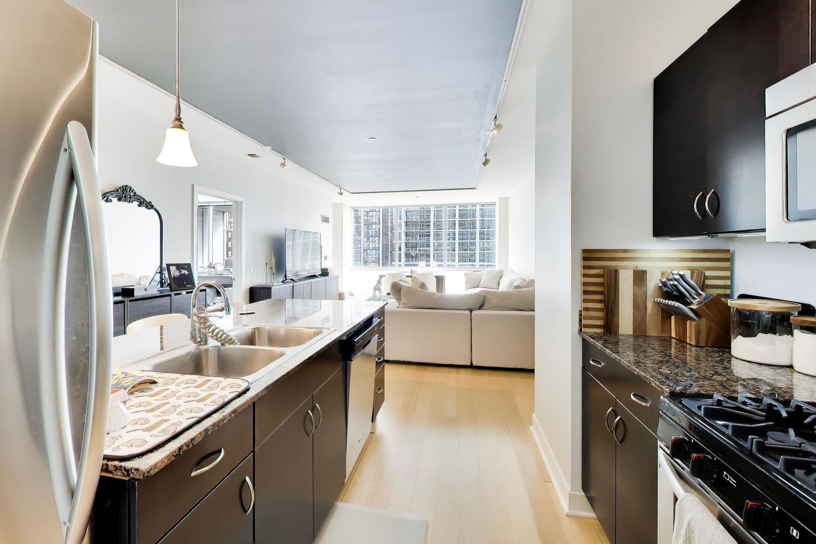 8 East Randolph Street, Unit 1602 Chicago, IL 60601 - Photo 16 of 35
