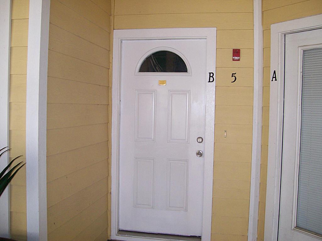 811 Bradford Avenue, Unit 5B Kemah, TX 77565 - Photo 3 of 22 a close view of utility room