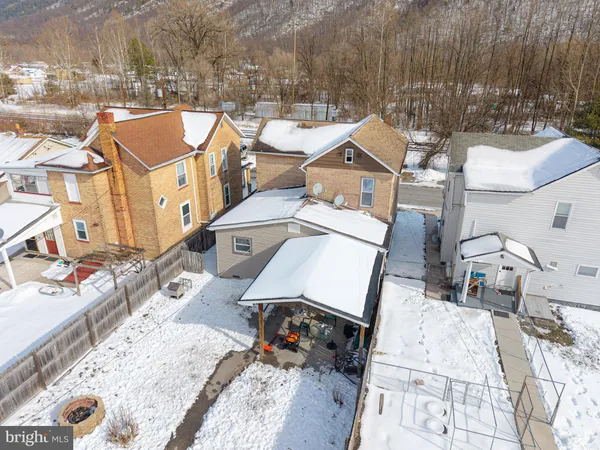 an aerial view of a residential houses with yard
