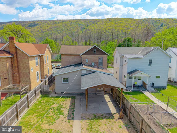 $140,000 | 2957 2nd Avenue, Hyndman, PA 15545