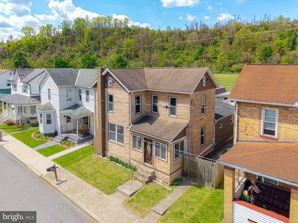 $140,000 | 2957 2nd Avenue, Hyndman, PA 15545
