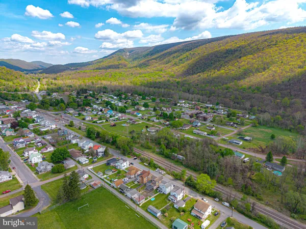$140,000 | 2957 2nd Avenue, Hyndman, PA 15545