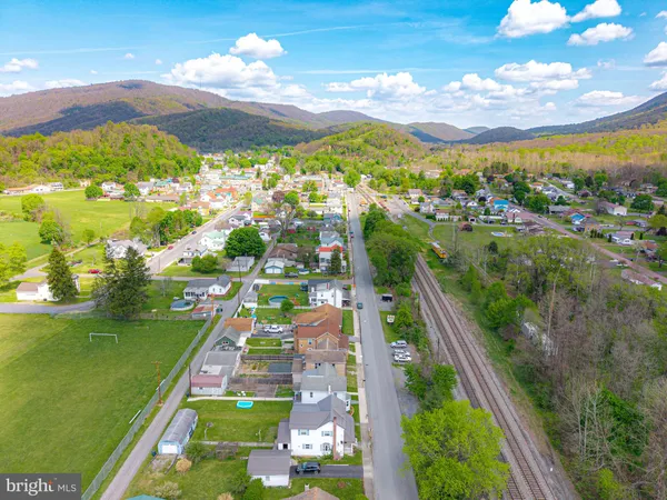 $140,000 | 2957 2nd Avenue, Hyndman, PA 15545