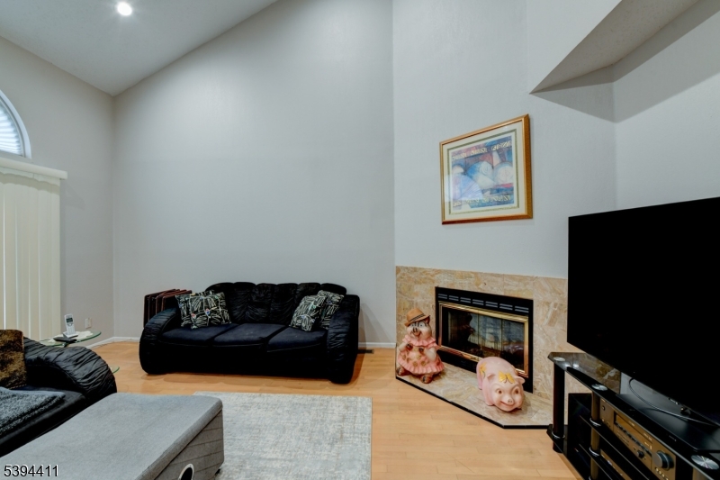 3702 Park Place Springfield, NJ 07081 - Photo 9 of 25