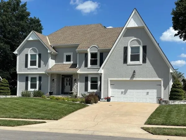 $499,900 | 833 Northwest High Point Drive, Lee's Summit, MO 64081