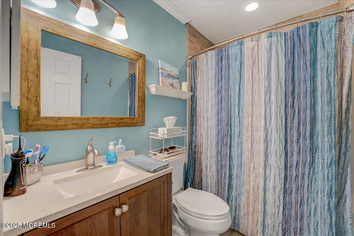 9 Hawk Court Howell, NJ 07731 - Photo 21 of 29 21-Bathroom