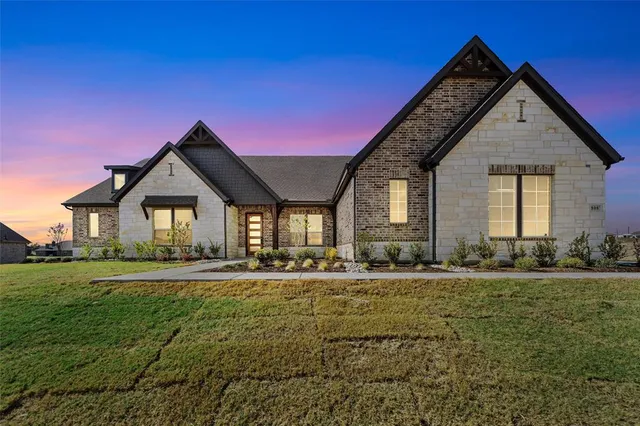 $677,900 | 808 Westover Drive, Van Alstyne, TX 75495