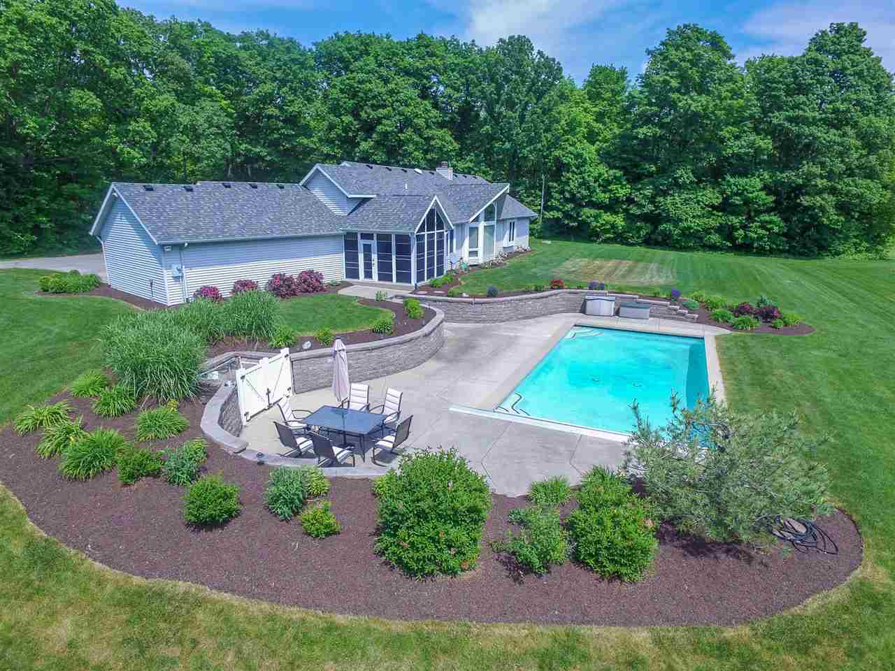 2414 East Ferguson Road Fort Wayne, IN 46816 - Photo 2 of 33