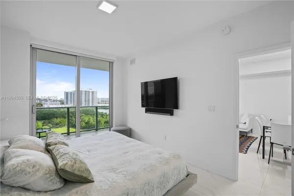 $3,500 | 16385 Biscayne Boulevard, Unit 1402, North Miami Beach, FL 33160