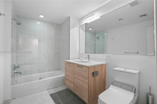 $3,500 | 16385 Biscayne Boulevard, Unit 1402, North Miami Beach, FL 33160