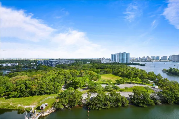 $3,500 | 16385 Biscayne Boulevard, Unit 1402, North Miami Beach, FL 33160