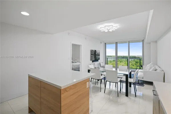 $3,500 | 16385 Biscayne Boulevard, Unit 1402, North Miami Beach, FL 33160