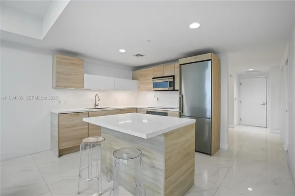 $3,500 | 16385 Biscayne Boulevard, Unit 1402, North Miami Beach, FL 33160