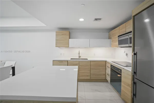 $3,500 | 16385 Biscayne Boulevard, Unit 1402, North Miami Beach, FL 33160