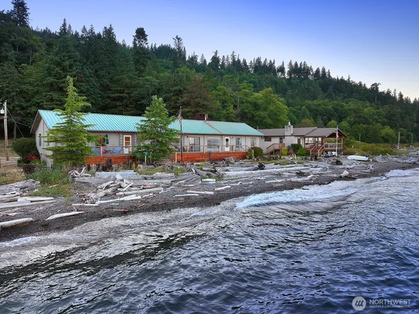 $1,595,000 | 8267 South Franklin Road, Clinton, WA 98236