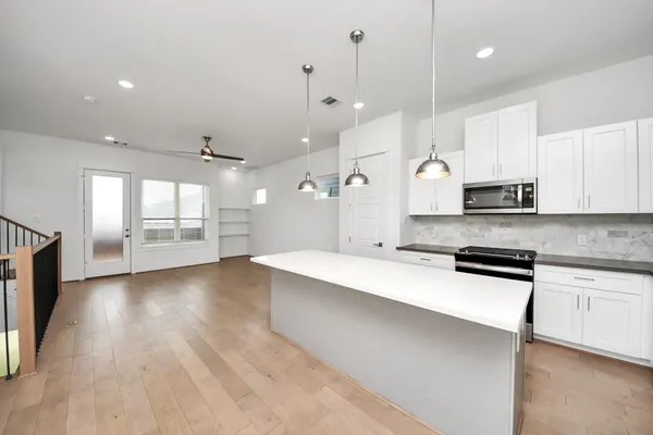 $2,500 | 4623 Cochran Street, Houston, TX 77009