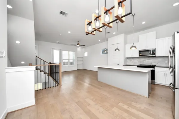 $2,500 | 4623 Cochran Street, Houston, TX 77009