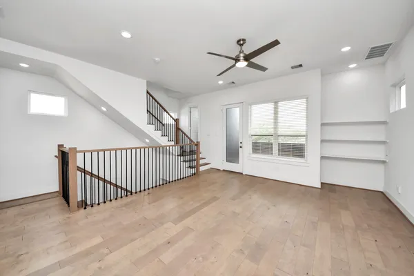 $2,500 | 4623 Cochran Street, Houston, TX 77009