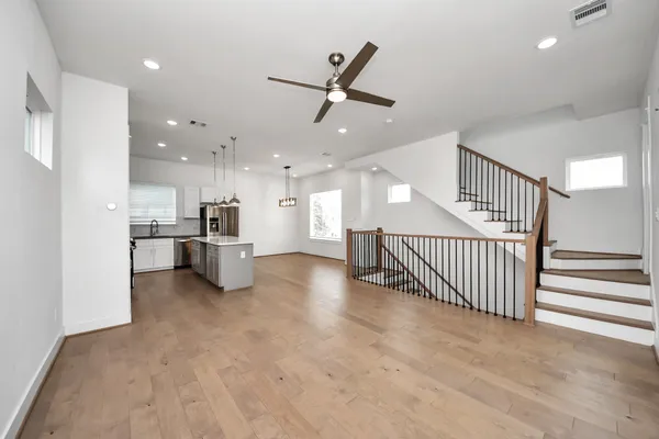 $2,500 | 4623 Cochran Street, Houston, TX 77009