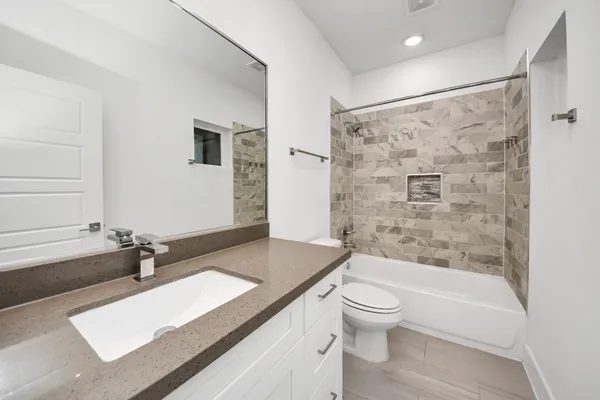 $2,500 | 4623 Cochran Street, Houston, TX 77009