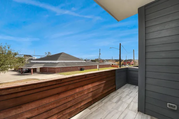 $2,500 | 4623 Cochran Street, Houston, TX 77009