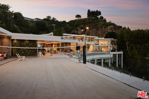 $68,000,000 | 9330 Flicker Way, Los Angeles, CA 90069