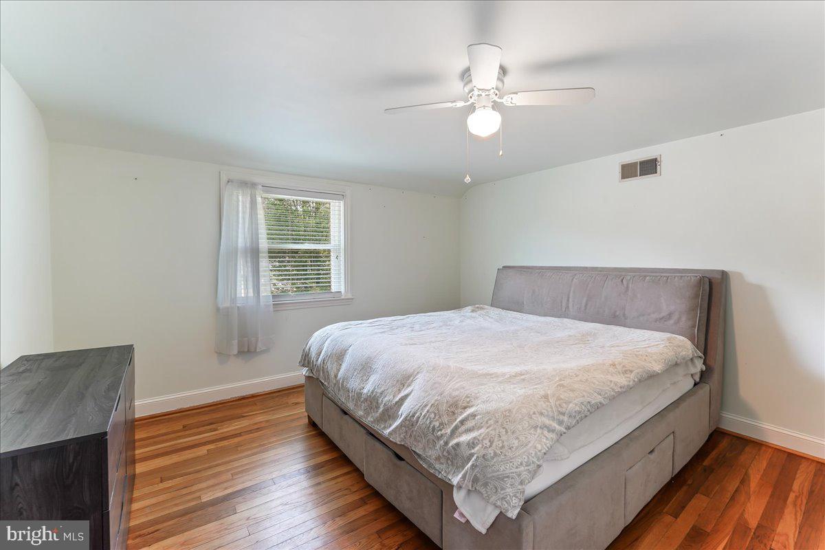 262 School Lane Springfield, PA 19064 - Photo 14 of 29 Upstairs bedroom 1