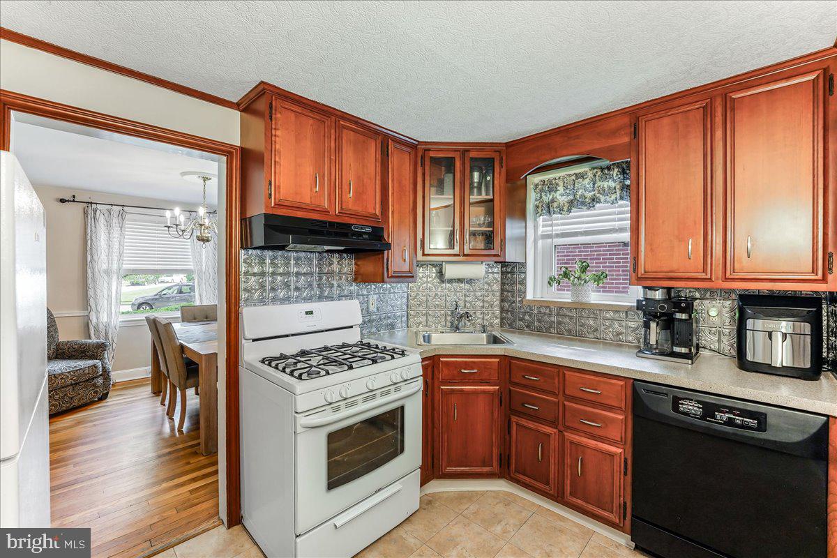 262 School Lane Springfield, PA 19064 - Photo 8 of 29 Gallery Image 8