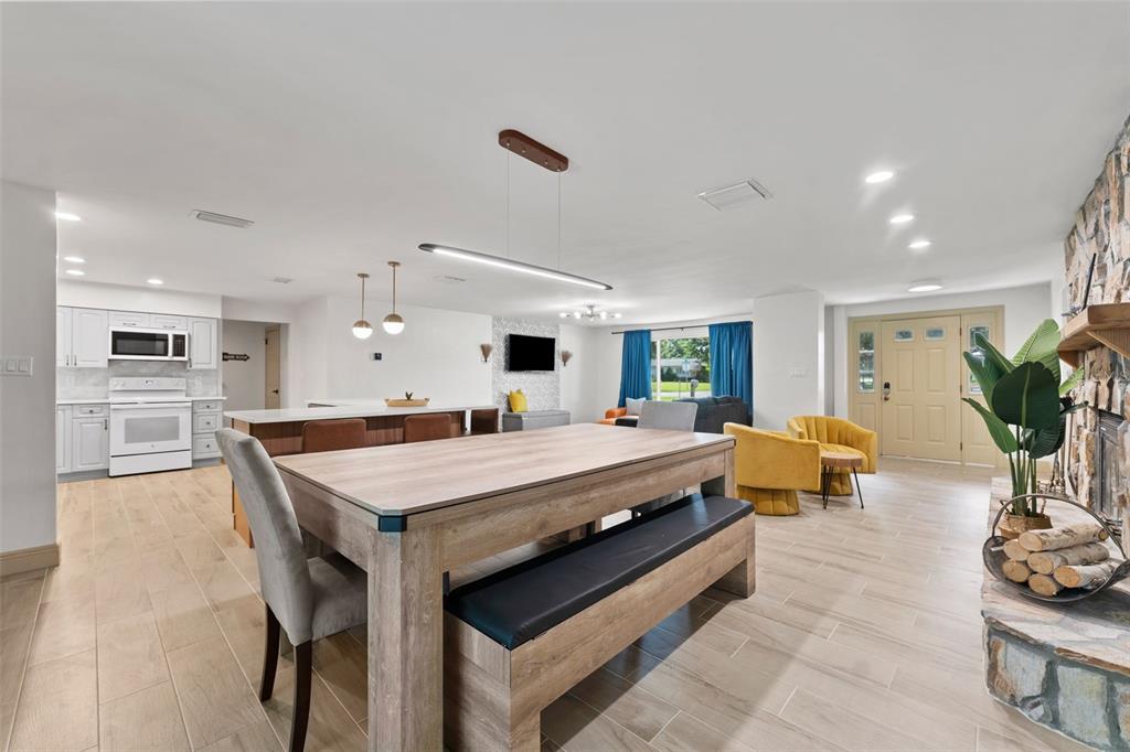 1830 Lakeview Road Clearwater, FL 33764 - Photo 14 of 37