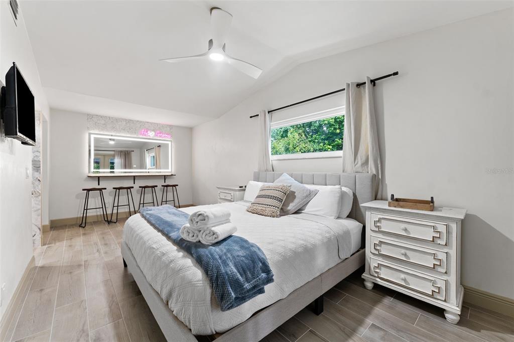 1830 Lakeview Road Clearwater, FL 33764 - Photo 15 of 37