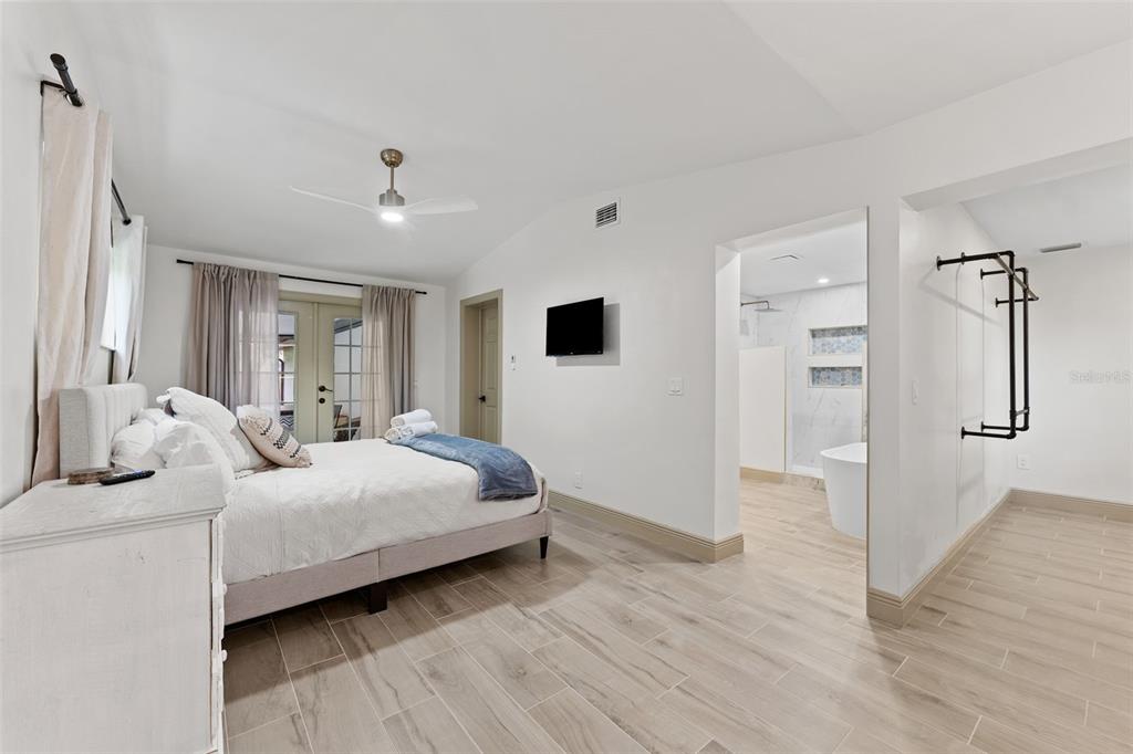 1830 Lakeview Road Clearwater, FL 33764 - Photo 16 of 37