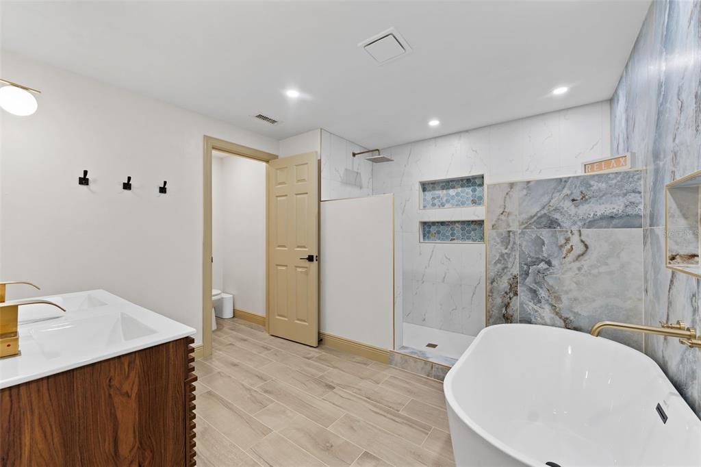 1830 Lakeview Road Clearwater, FL 33764 - Photo 19 of 37