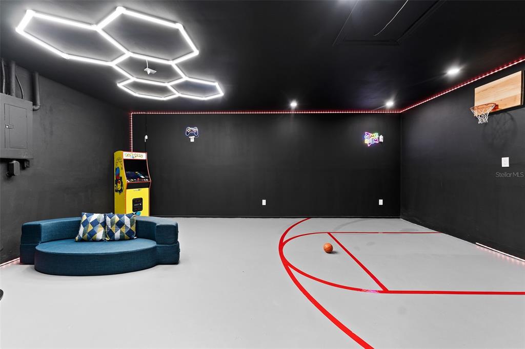 1830 Lakeview Road Clearwater, FL 33764 - Photo 27 of 37