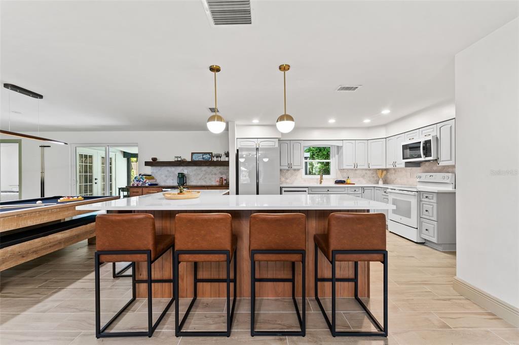 1830 Lakeview Road Clearwater, FL 33764 - Photo 4 of 37