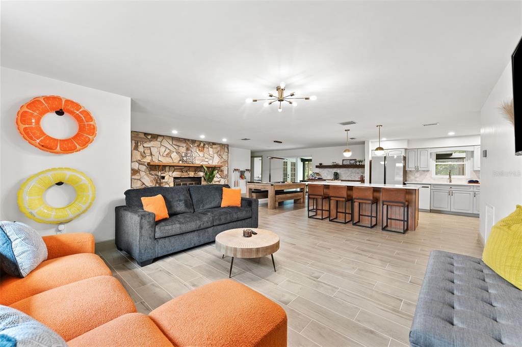 1830 Lakeview Road Clearwater, FL 33764 - Photo 6 of 37