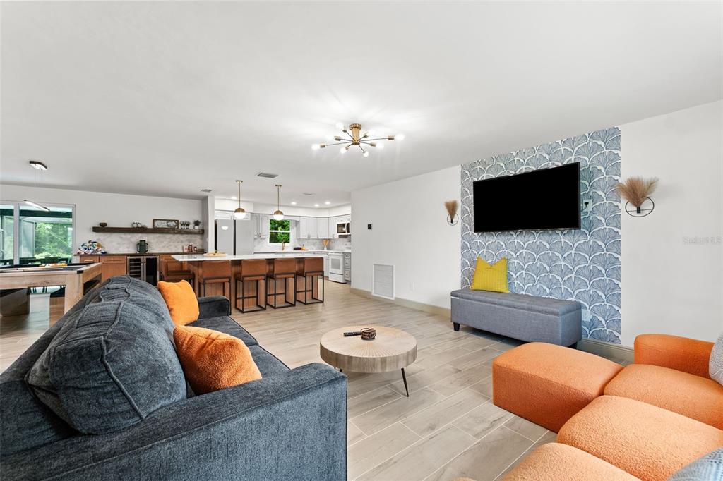 1830 Lakeview Road Clearwater, FL 33764 - Photo 7 of 37