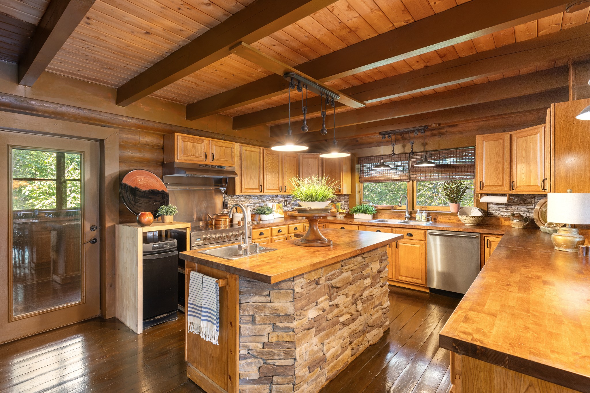 158 Dillon Road Baxter, TN 38544 - Photo 27 of 93 a large kitchen with lots of counter top space and stainless steel appliances