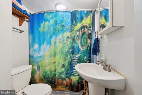 a sign that is sitting on a brick wall